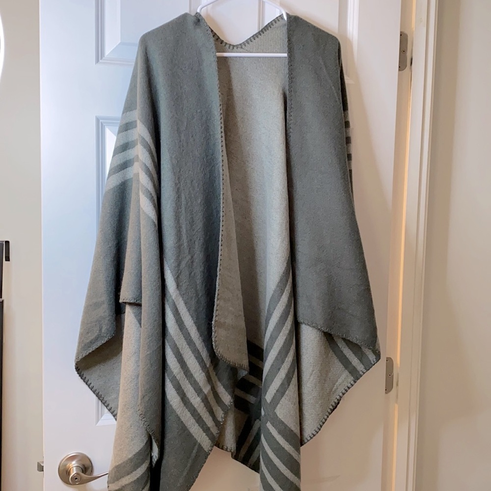 Women’s Gray reversible shawl